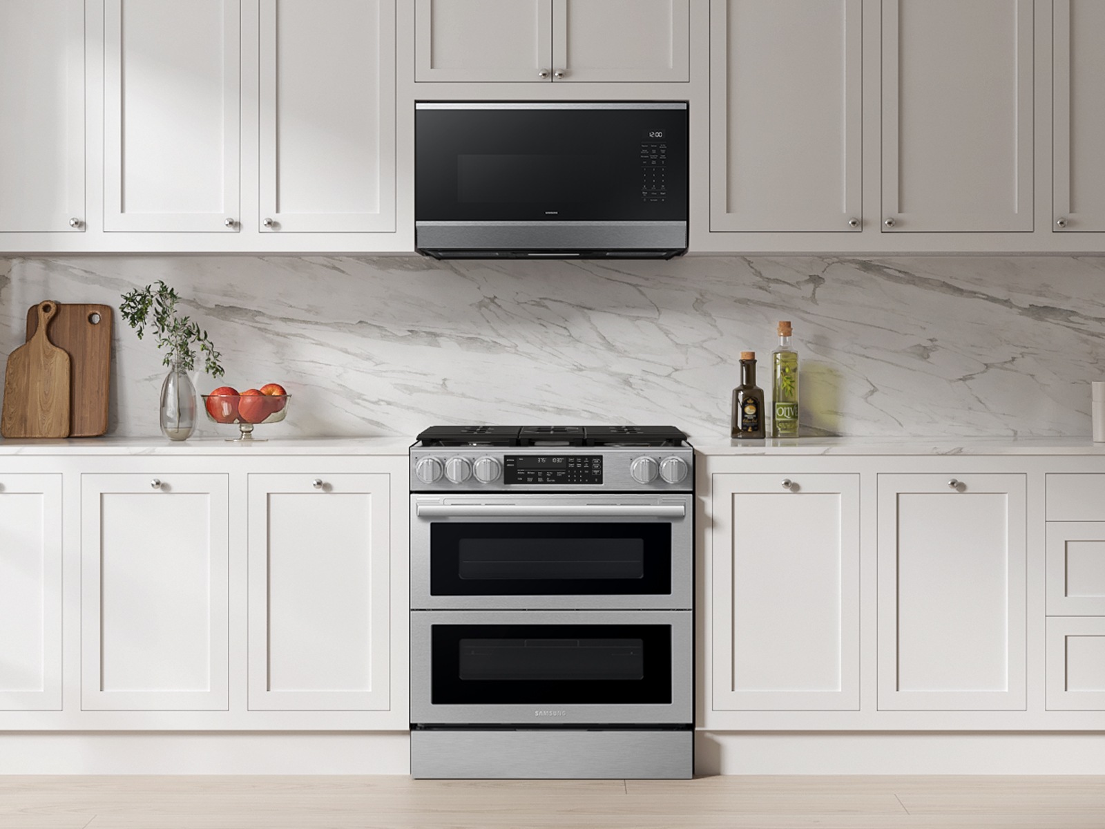 Kitchen image featuring Bespoke Smart Slide-In Gas Range with Flex Duo™ Oven and Dual True Convection | Samsung US