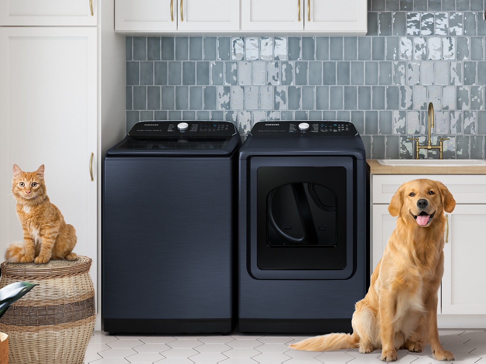 5.4 cu. ft. Smart Top Load Washer with Pet Care Solution and Super Speed Wash in Brushed Navy White