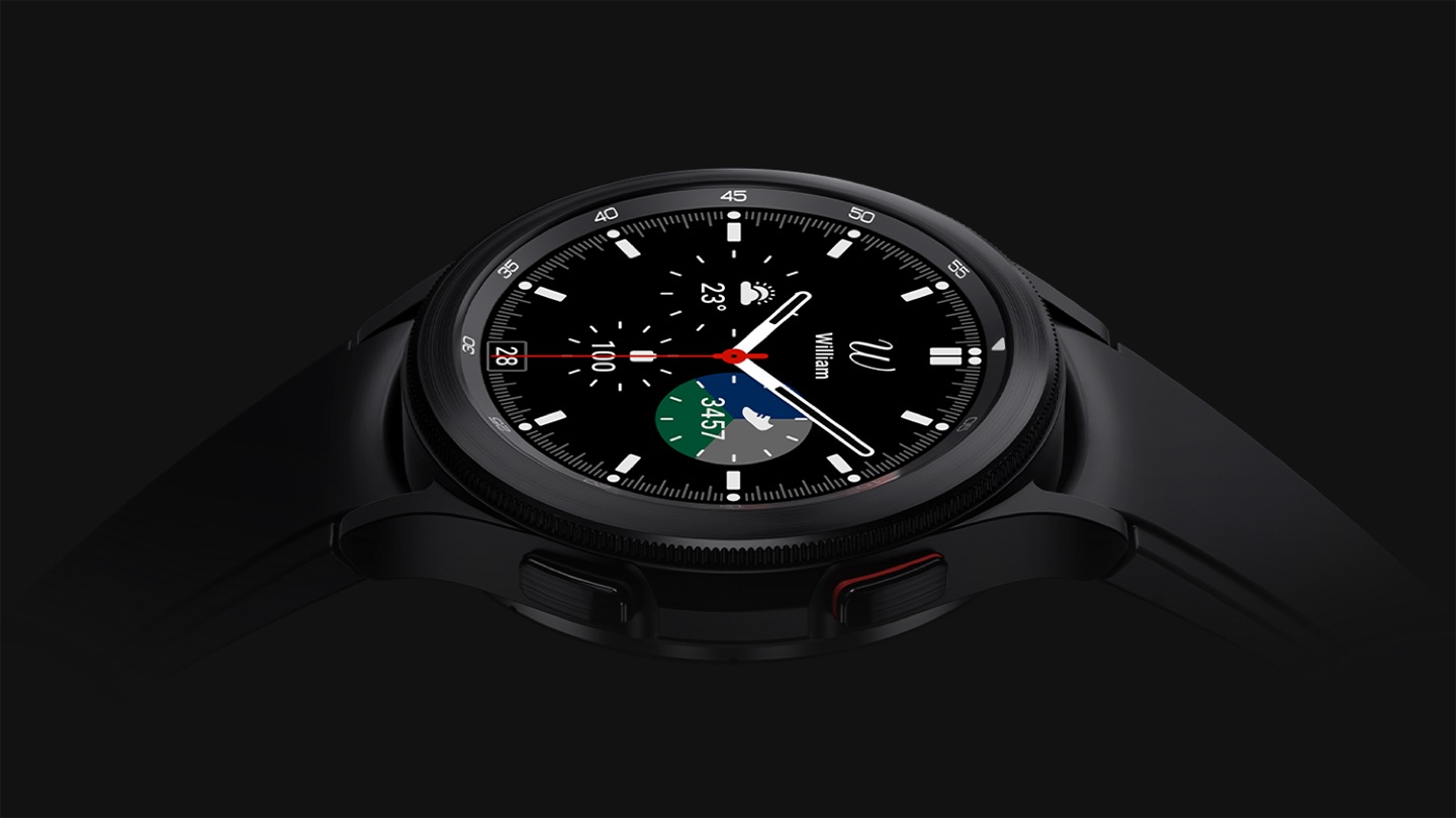 Đồng hồ Galaxy Watch4 Classic Bluetooth sử dụng công nghệ màn hình AMOLED được trang bị trên thiết bị, mang đến trải nghiệm xem phim tuyệt vời nhất. Thiết kế vô cùng tinh tế và sang trọng và các tính năng vượt trội, đây là lựa chọn không thể bỏ qua cho những ai yêu thích sự hoàn mỹ.