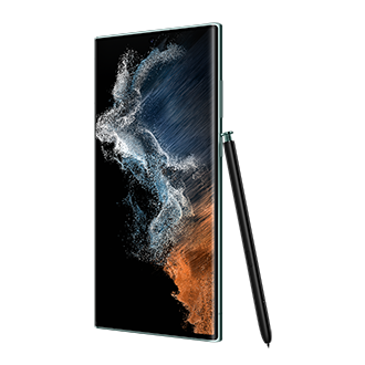 Mặt trước điện thoại Samsung S22 Ultra green màu xanh zeta 128 gb nhìn ở góc nghiêng phải 30 độ với bút S Pen kèm theo. Tham khảo giá bán Samsung S22 Ultra ưu đãi.