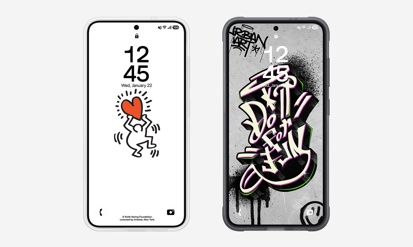Ốp lưng Flipsuit Case với đồ họa Keith Haring và một ốp lưng Flipsuit Case khác với thiết kế Graffiti đặt cạnh nhau. Graffiti xuất hiện từ nền trống ở mặt sau của ốp. Đồ họa Keith Haring thay đổi xung quanh trái tim màu đỏ ở trung tâm.