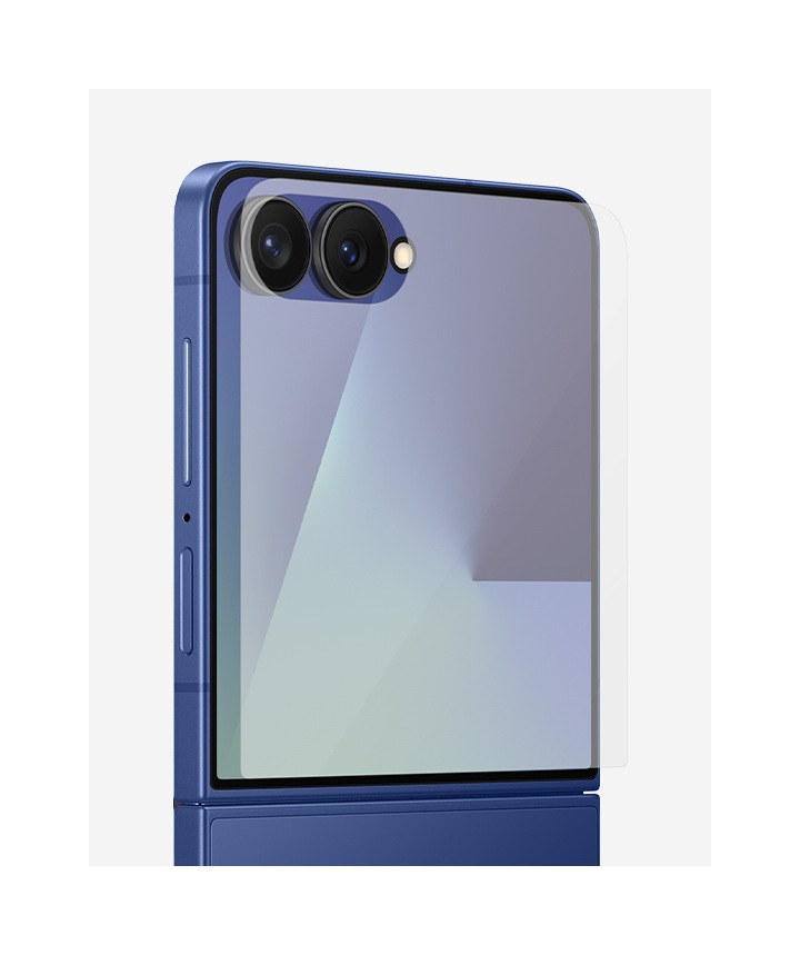 Một thiết bị Galaxy Z Flip7 đứng thẳng ở một góc nghiêng nhẹ, với FlexWindow được phóng to. Miếng dán màn hình chống chói lơ lửng gần màn hình cho thấy thiết kế vừa vặn.