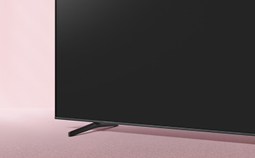 Một gia đình đang xem TV.