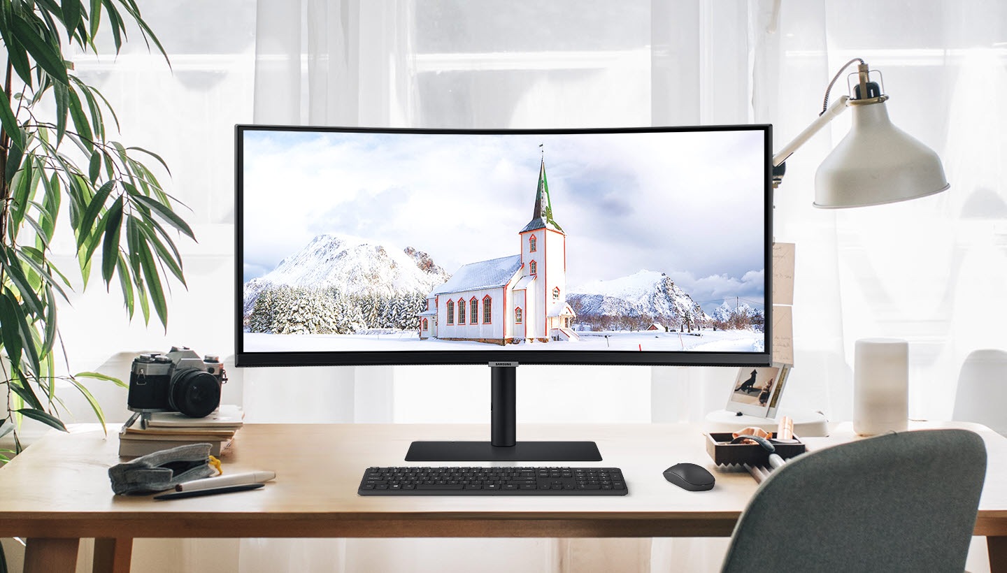 The screen of the S65UA on the desk is automatically dimmed when the room is dark.