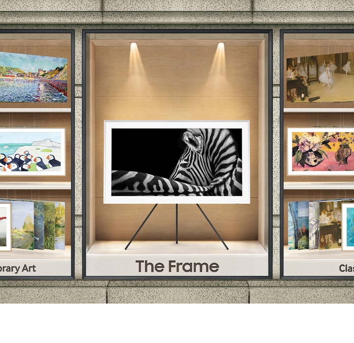 The Frame được trưng bày giữa các tác phẩm nghệ thuật khác nhau.