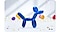 Bóng bay tạo hình chú chó màu xanh ở hàng ghế đầu được lấy nét, với những quả bóng bay và đồ trang trí khác ở hậu cảnh, được chụp bởi điện thoại Galaxy A22