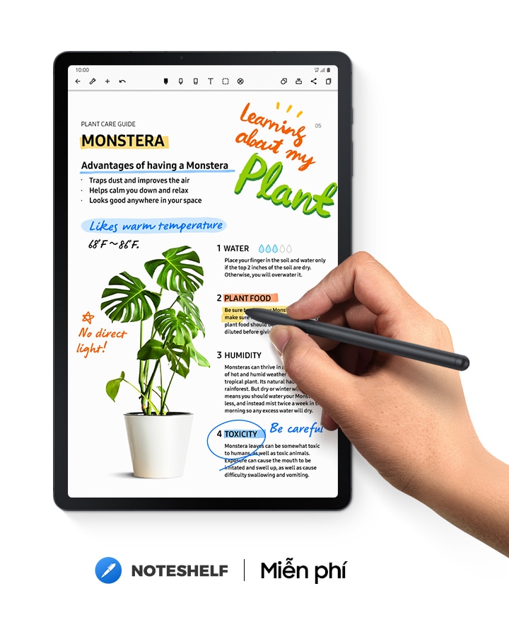 Galaxy Tab S7 FE với ứng dụng Noteshelf trên màn hình và các ghi chú liên quan đến thực vật. Một tay giữ S Pen trên nó trong khi viết. Logo Noteshelf. Văn bản cho biết Miễn phí.