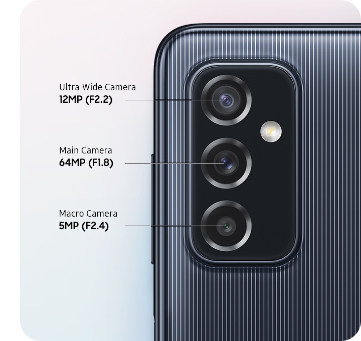Cận cảnh phía sau của Camera ba tiên tiến trên mẫu máy màu đen, cho thấy Camera siêu rộng F2.2 12MP, Camera chính F1.8 64MP và Camera macro F2.4 5MP.