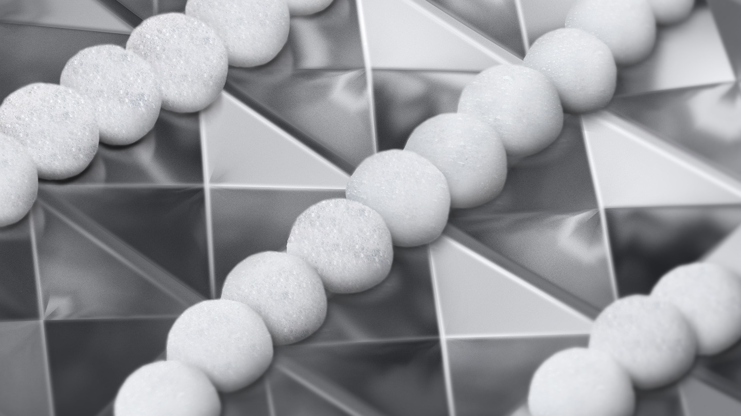 Thông qua các lỗ bong bóng trong trống của máy giặt, bong bóng từ hỗn hợp chất tẩy rửa và nước cho phép thâm nhập hiệu quả hơn để loại bỏ bụi bẩn và vết bẩn trên vải.