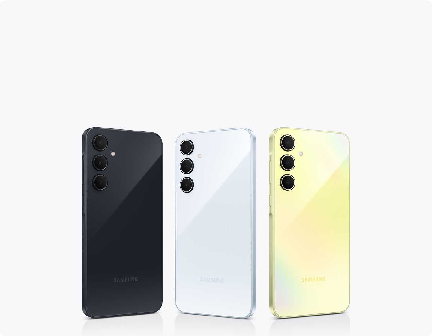 Bốn chiếc điện thoại thông minh Samsung Galaxy A35 5G với nhiều màu sắc khác nhau: Xanh Iceblue, Xanh Navy và Vàng Lemon.