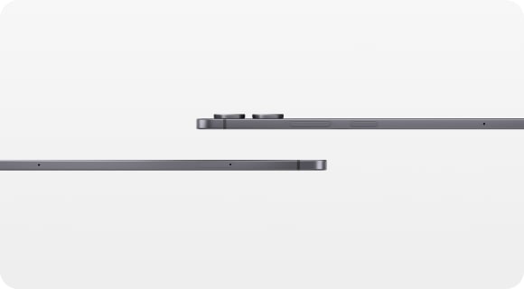 Góc nhìn từ bên hông của hai thiết bị Galaxy Tab S11 Ultra xếp chồng lên nhau, cho thấy bố cục camera và thiết kế đẹp mắt.