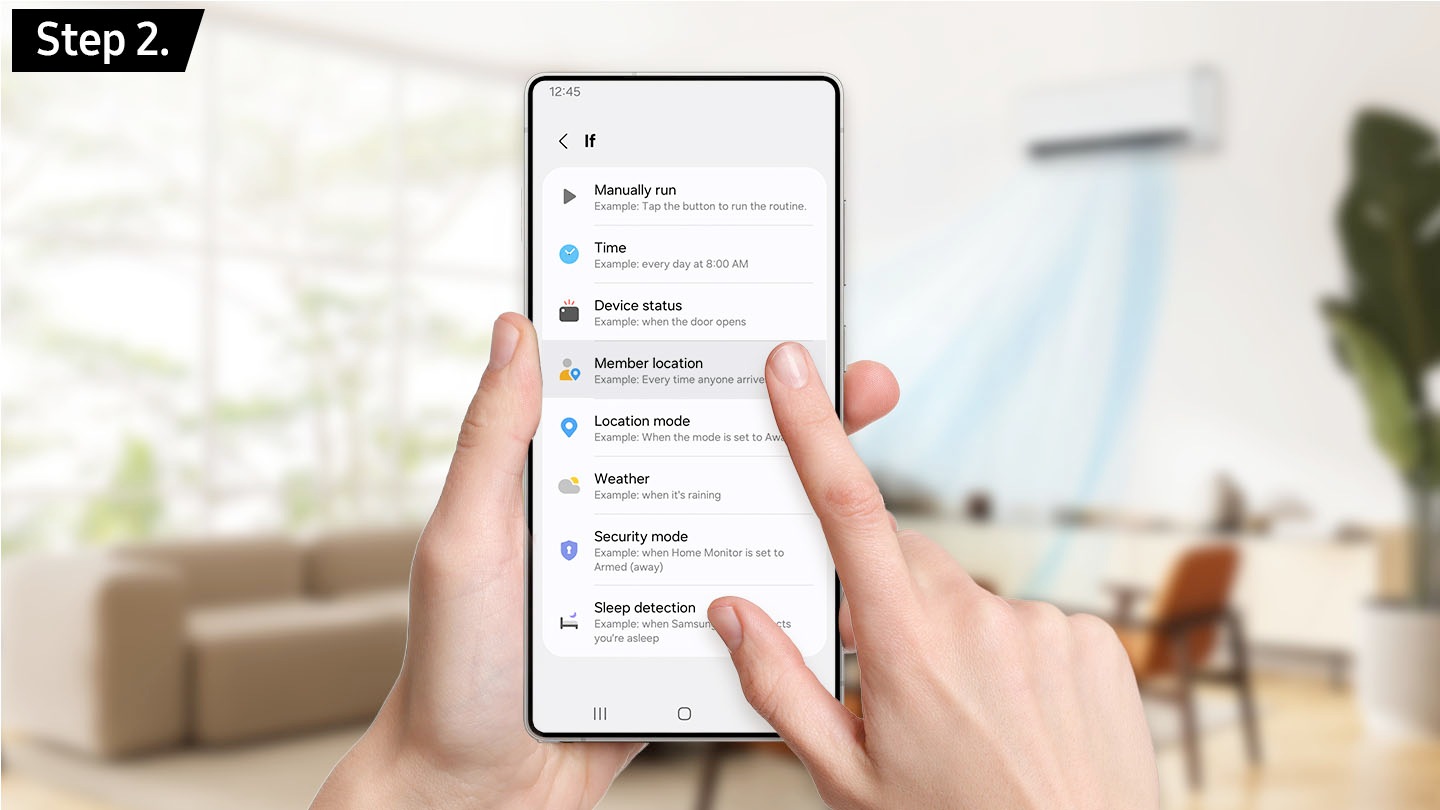 Phía trên bên trái hiển thị từ 'Bước 1' đến 'Bước 5', cho thấy người dùng đang thiết lập tuần tự một quy trình tùy chỉnh trong phòng khách thông qua điện thoại thông minh của họ. Cảnh tiếp theo chuyển sang một người đang tiến đến ngôi nhà trong khi cầm điện thoại thông minh, với một điểm đánh dấu cho biết còn khoảng 150 mét nữa. Khi người dùng đến gần hơn, cụm từ 'Khi bạn đến' xuất hiện. Bên trong nhà, máy điều hòa gắn tường tự động kích hoạt, tỏa ra luồng khí mát màu xanh lam, kèm theo cụm từ 'Bật'.