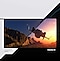 Màn hình Odyssey G5 nằm bên phải, có công nghệ HDR, hiển thị sáng hơn và nhiều sắc thái màu hơn so với màn hình thông thường.