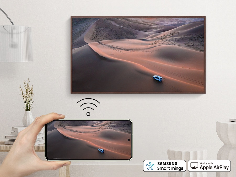 Tiếp tục cuộc gọi video trên màn hình lớn? Ứng dụng SmartThings trên thiết bị Android và Apple AirPlay trên iPhone giúp bạn dễ dàng kết nối và trình chiếu liền mạch nội dung yêu thích trên màn hình lớn, tuyệt đẹp của The Frame.