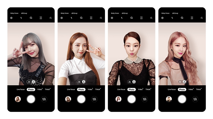 samsung a80 blackpink camera specs, blackpink members lisa, jennie, jisoo and rose taking selfie with samsung a80 blackpink edition.