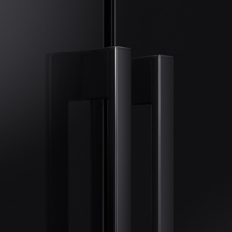 Pokazane z bliska pionowe uchwyty lodówki Side by Side RS50N3913BC/EO