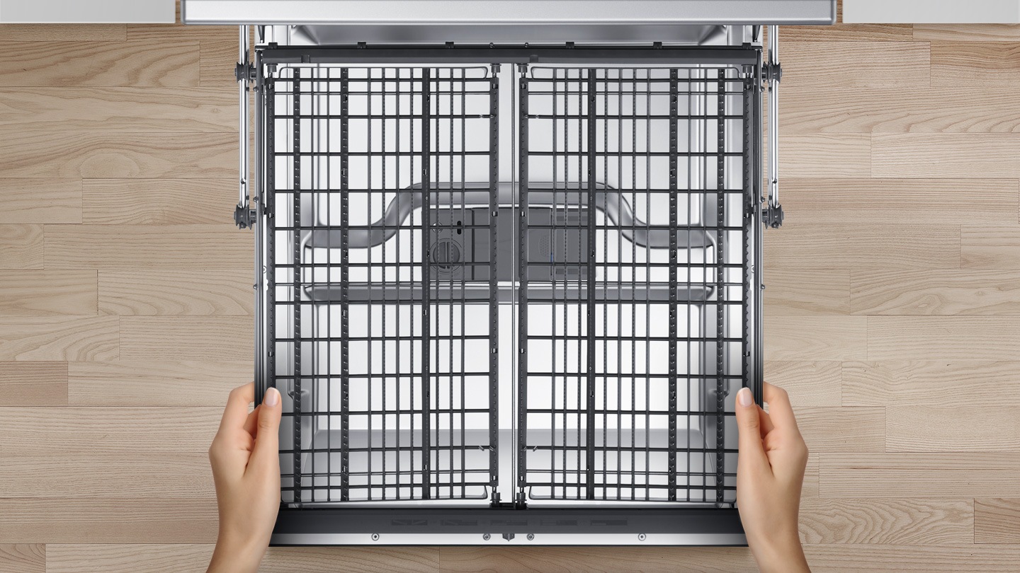 Mașina de spălat vase Samsung DW60M6050SS/EO cu sertar pentru tacâmuri încorporat are loc pentru un al treilea coș flexibil.