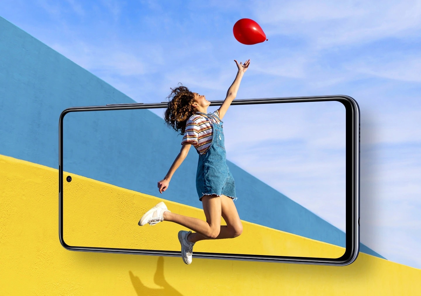 Nowy smartfon Samsung Galaxy A51 posiada 6.5 calowy wyświetlacz Infinity-O o rozdzielczości 2400-1080 pikseli, co zapewnia niemal nieograniczony widok i maksymalne doznania z oglądania