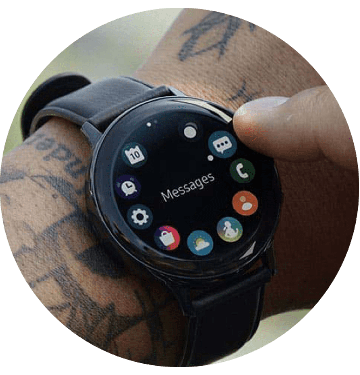 Galaxy Watch Active2 44mm SM-R820 to Twoje nieocenione centrum dowodzenia - zegarek pozwoli Ci na sterowanie telefonem, uruchamianie wyzwalacza i odbieranie połączeń