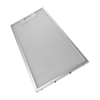 To zdjęcie przedstawia aluminiowy filtr okapu podszafkowego Samsung NK24M1030IB/UR ujęty pod niewielkim kątem.