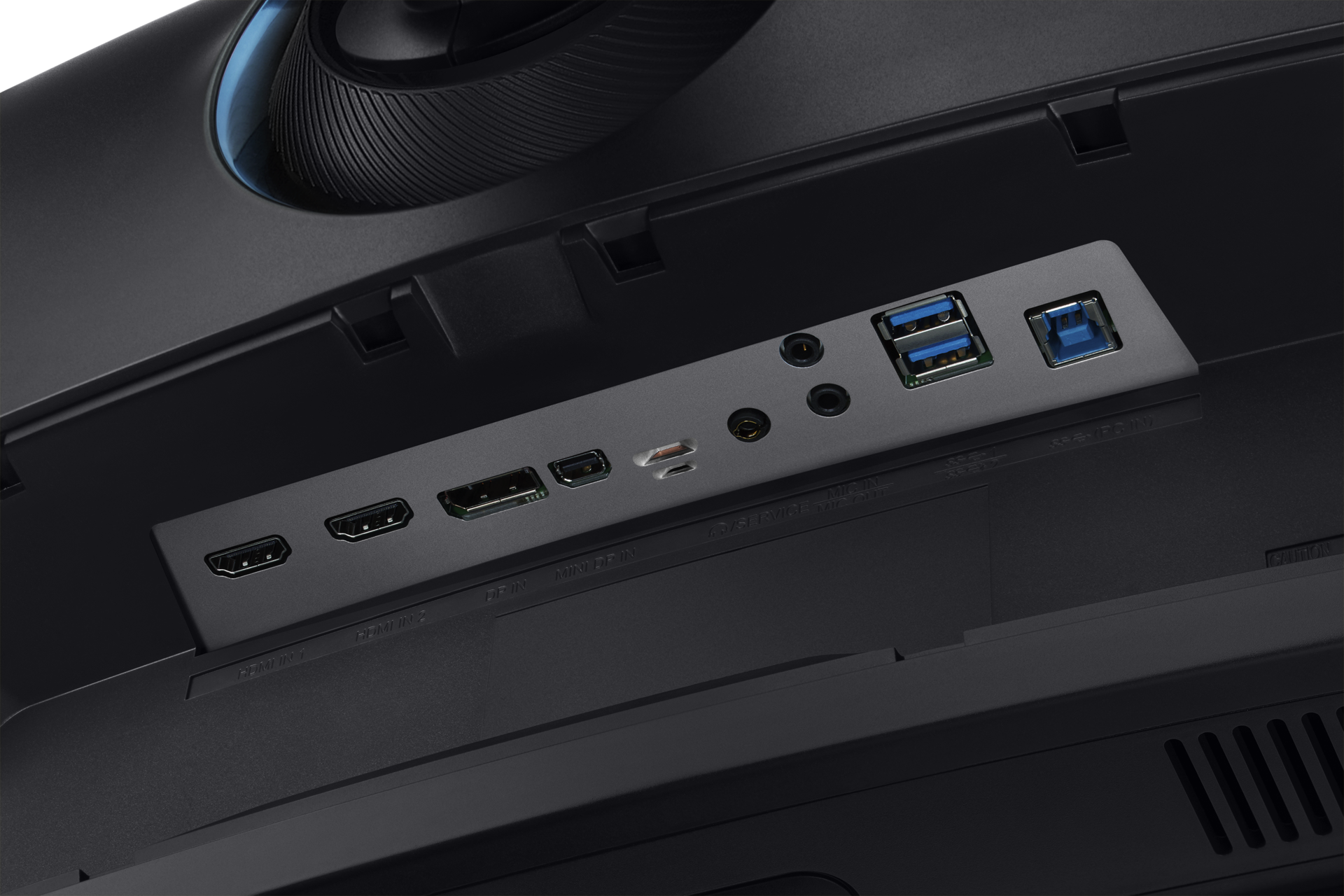 التفاصيل أسود