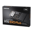 970 EVO Plus NVMe M.2 SSD 1 TB블랙 오른쪽으로 기울어진 패키지 앞면 