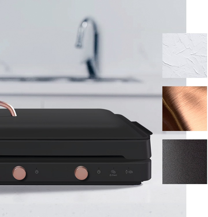 테이블 위에 전용용기가 올려진 인덕션 제품이 보입니다. 오른쪽으로 소재를 표현하는 3가지 작은 이미지가 있습니다.