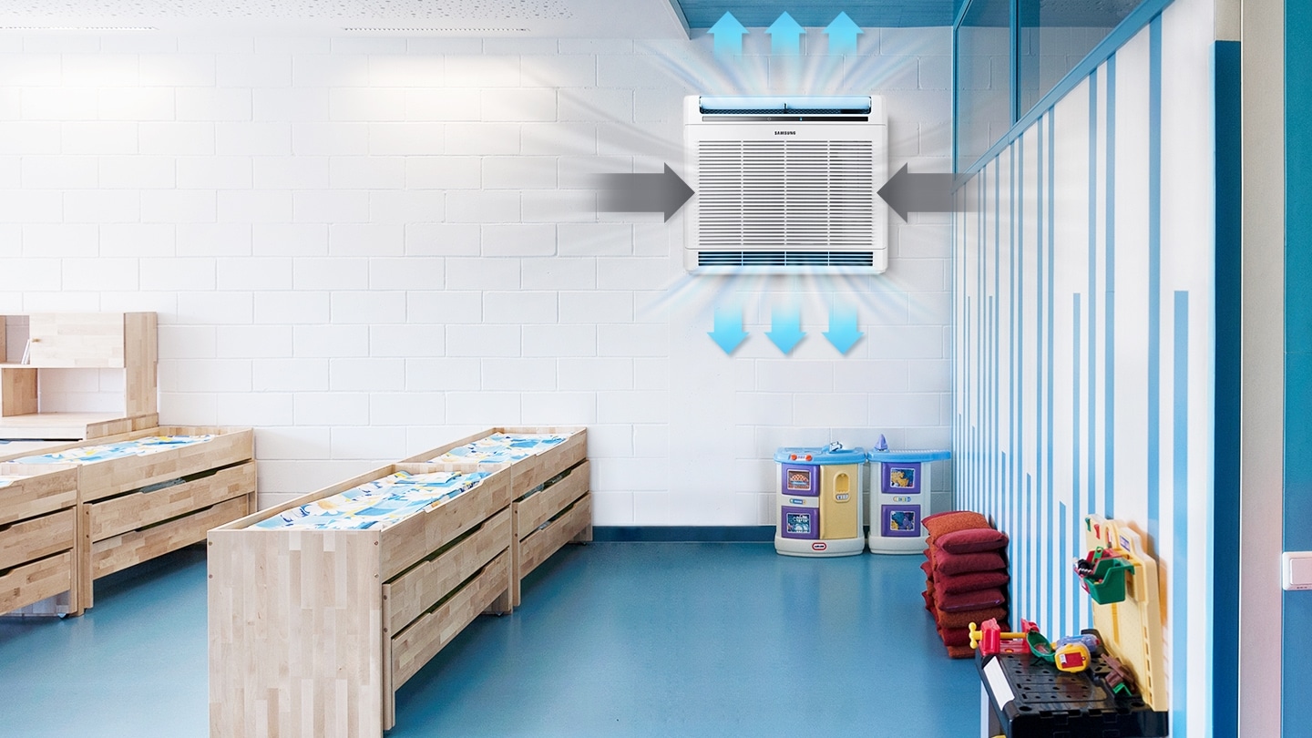 어린이집을 배경으로 공기청정기가 걸려 있고 공기흡입과 배출이 되는 모습을 보여주고 있습니다.