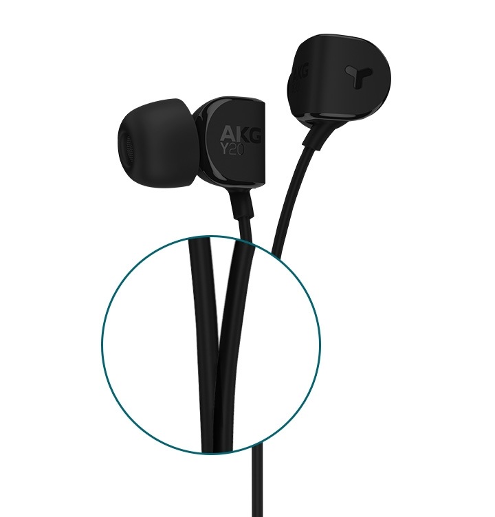 블랙 제품이 놓여 있습니다. 케이블 부분이 확대 되어 강조되어 보입니다. 