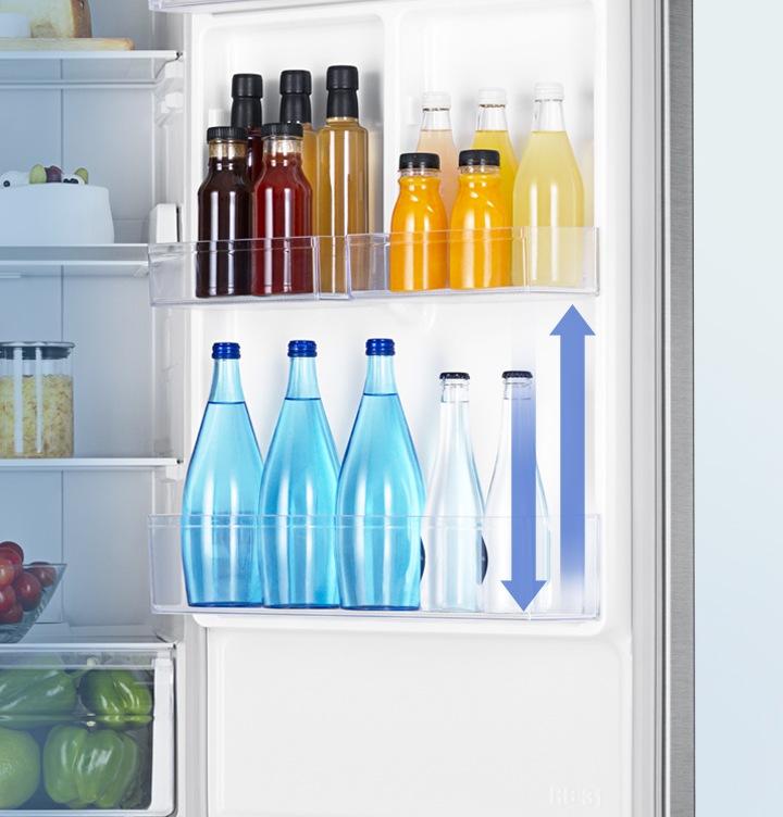 상칸도어가 열려있고, 도어 안쪽 벽면에 높이조절이 가능함을 나타내는 화살표가 보여지고 있습니다.