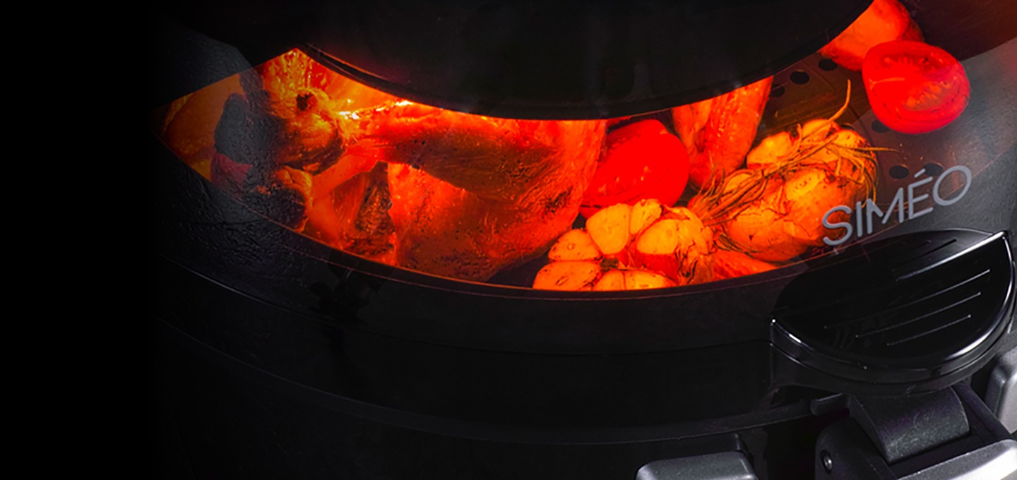 160도 와이드 투명창을 통해 음식이 조리되는 모습이 보입니다.