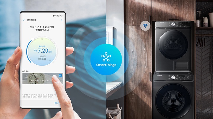 좌측에는 SmartThings 앱을 통해 건조 종료시간을 제어하고 있는 모습을 보여주고 있으며, 우측에는 세탁기+건조기가 직렬설치 되어있는 모습을 보여주고 있습니다.