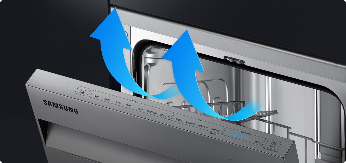 도어가 반쯤 열린 제품이 보여지고 내부에서 바람이 나오는 모습을 화살표로 보여주고 있습니다.