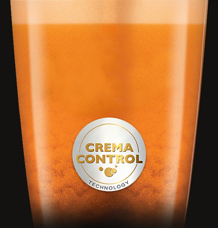 컵에 커피가 담겨있는 모습