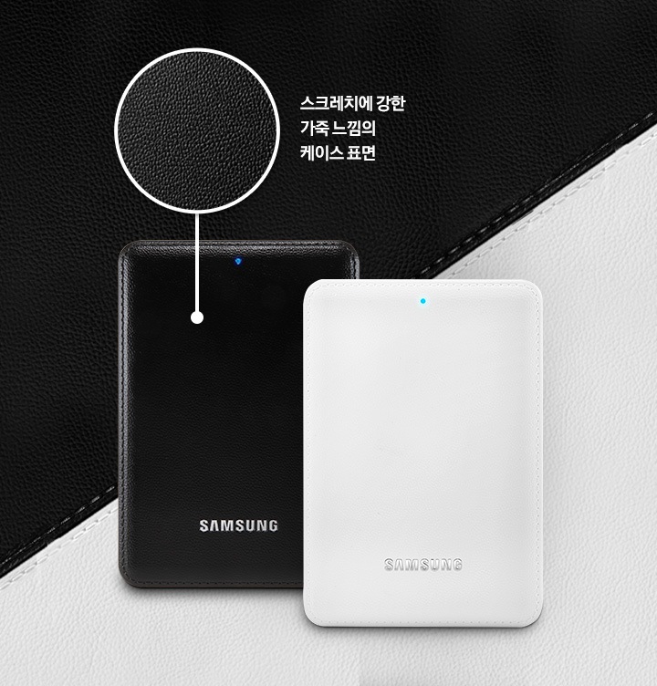 하얀색과 검정색의 가죽 느낌 배경에  외장 HDD J3 두가지 컬러 블랙과 화이트를 보여주고 있습니다. 스크레치에 강한 가죽 느낌의 케이스 표면을 확대하여 보여주고 있습니다.