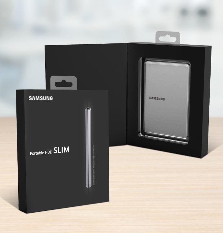 박스에 담겨있는 외장 HDD SLIM을 보여주고 있습니다.