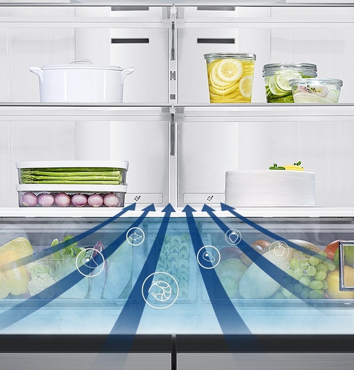 냉장고 안의 청정탈취+부분으로 냉장고 안의 잡내가 빨려 들어가는 모습이 보여지고 있습니다.