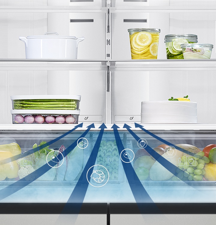 냉장고 안의 청정탈취+부분으로 냉장고 안의 잡내가 빨려 들어가는 모습이 보여지고 있습니다.