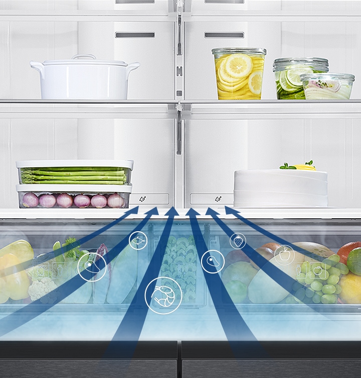 냉장고 안의 청정탈취+부분으로 냉장고 안의 잡내가 빨려 들어가는 모습이 보여지고 있습니다.