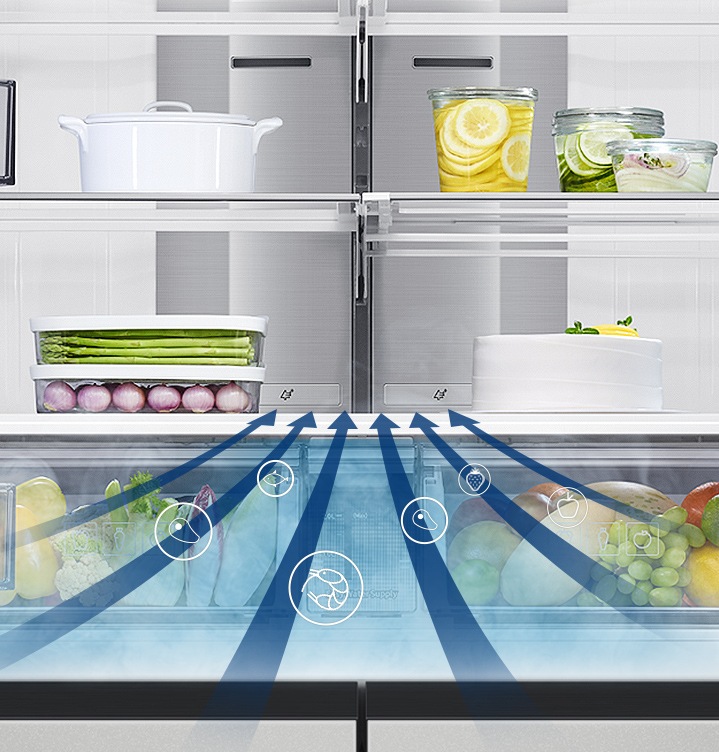 냉장고 안의 청정탈취+부분으로 냉장고 안의 잡내가 빨려 들어가는 모습이 보여지고 있습니다.