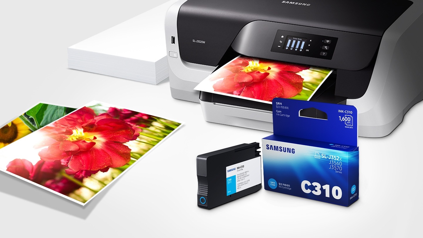 위쪽 삼성 프린터에서 출력물이 나오고 있고, 아래쪽 INK-c310 제품과 박스가 있습니다.