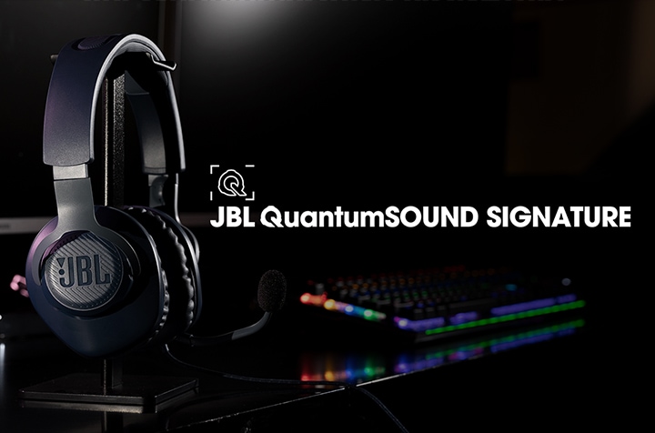 jbl 퀀텀 100 측면 제품이미지와 퀀텀 시그니처 사운드로고가 보입니다.