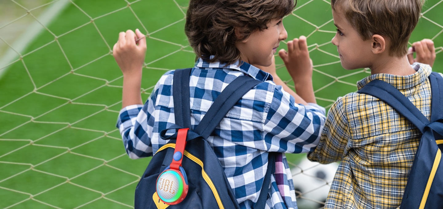 아이 가방에 제품이 끼워져 있습니다.