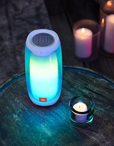 실외 탁자 위에 놓인 제품