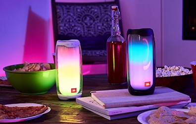 실내 탁자 위에 놓인 제품 이미지