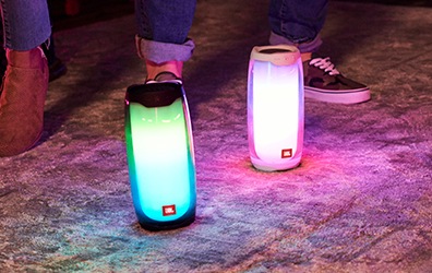 야외 바닥에 놓인 제품 이미지