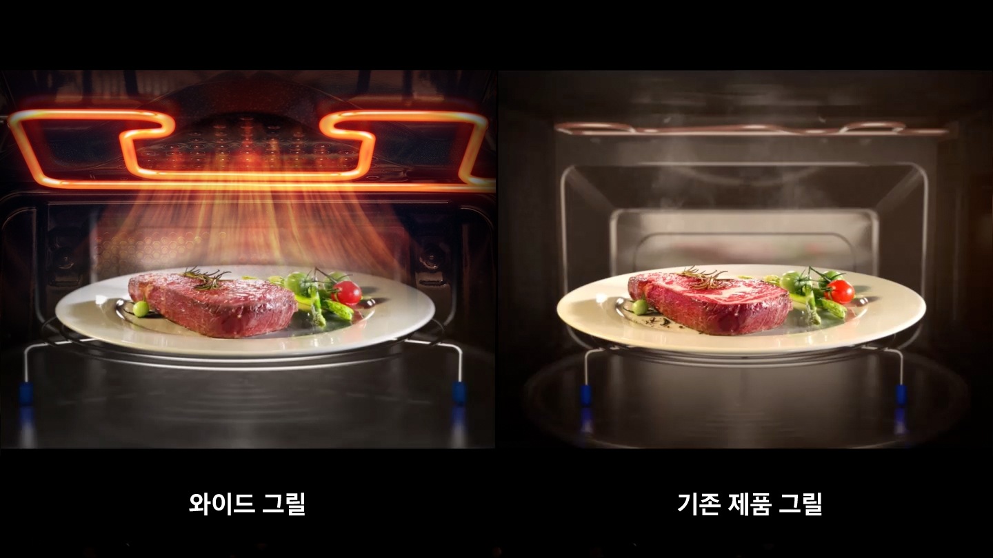 왼쪽에는 직화오븐 내부에 와이드 그릴로 스테이크가 익어가는 모습과 하단에 와이드 그릴 텍스트가 보여지고 오른쪽에는 기존 그릴 제품 내부에서 스테이크가 익어가는 모습과 하단에 기존 제품 그릴이라는 텍스트가 보여지고 있습니다.