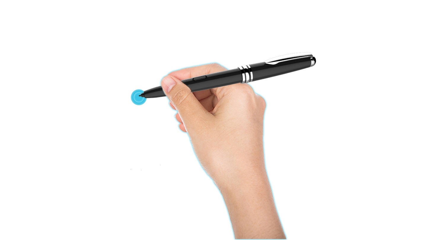 S Pen Plus 2nd Edition 제품을 손에 쥐고있습니다.