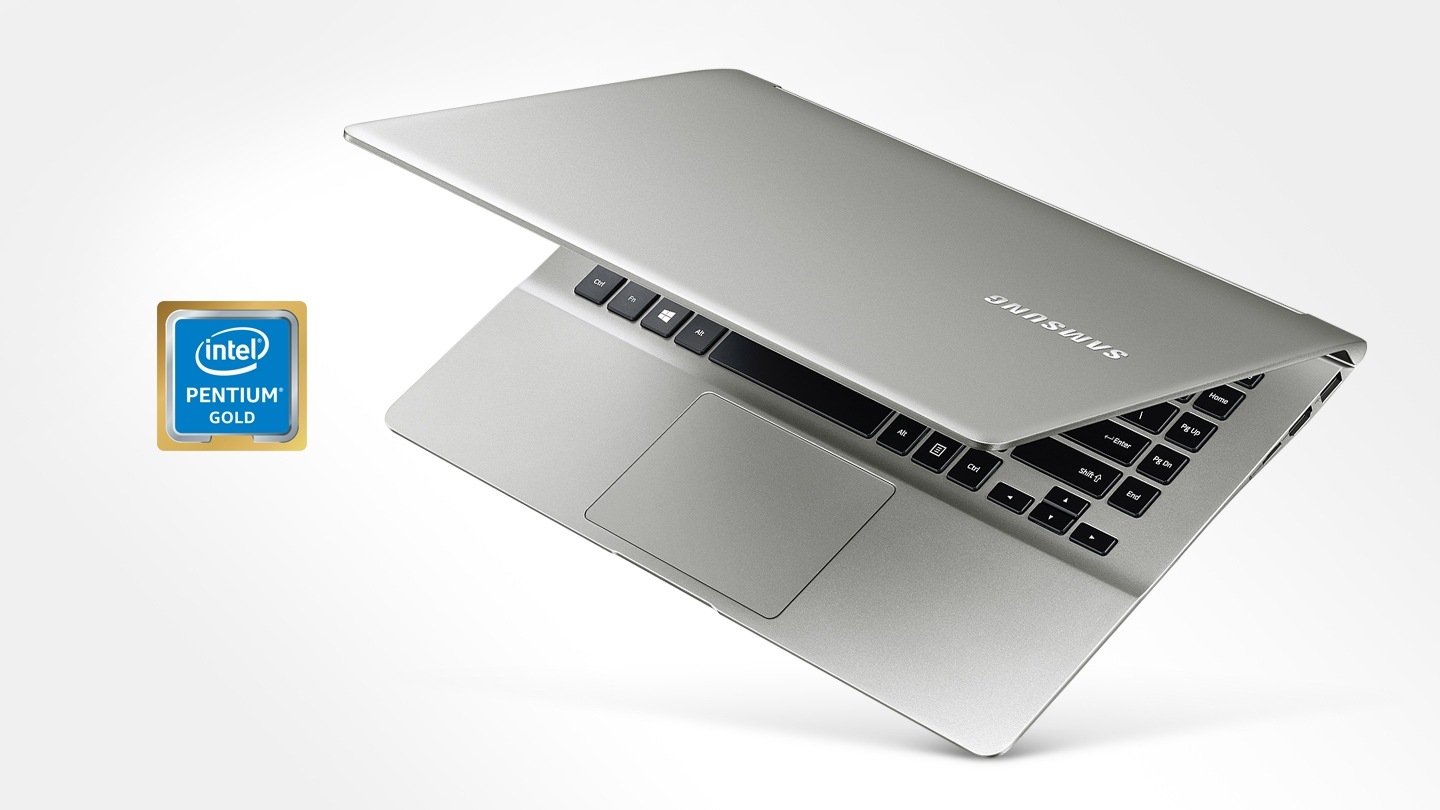 제품이 있고 왼쪽에 intel pentium gold 로고가 있습니다.