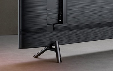 제품 후면 하단 스탠드를 보여주고 있습니다.